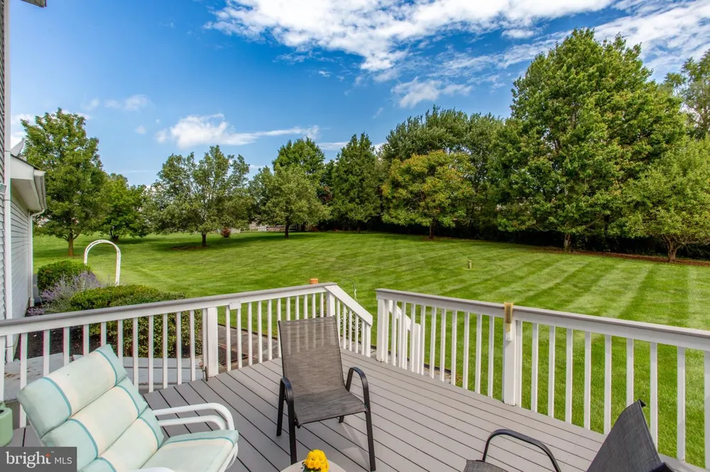 25 FARMHOUSE ROAD Milford, NJ 08848