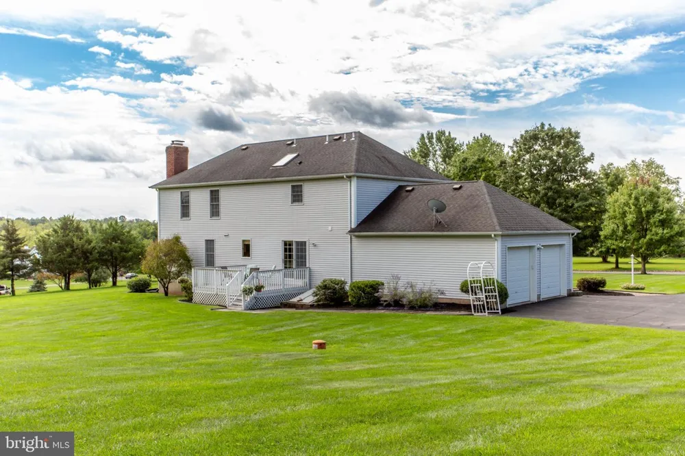 25 FARMHOUSE ROAD Milford, NJ 08848