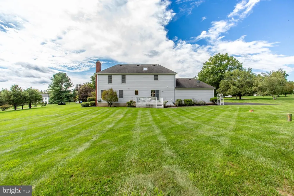 25 FARMHOUSE ROAD Milford, NJ 08848