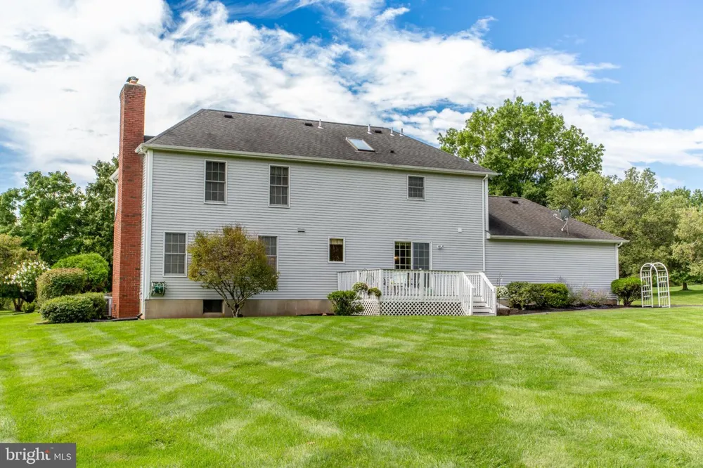 25 FARMHOUSE ROAD Milford, NJ 08848