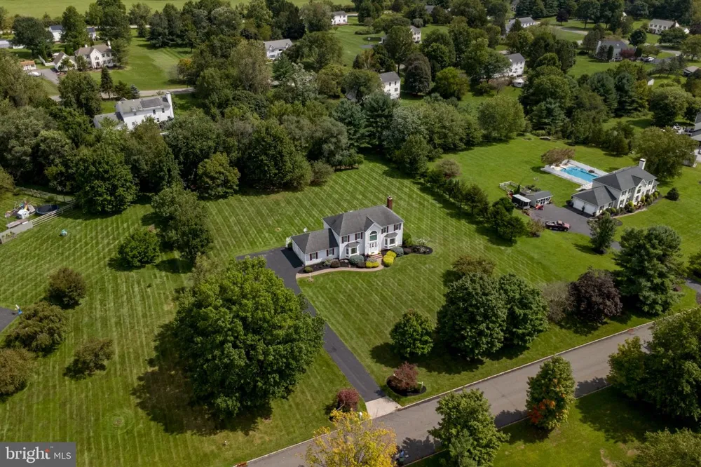 25 FARMHOUSE ROAD Milford, NJ 08848