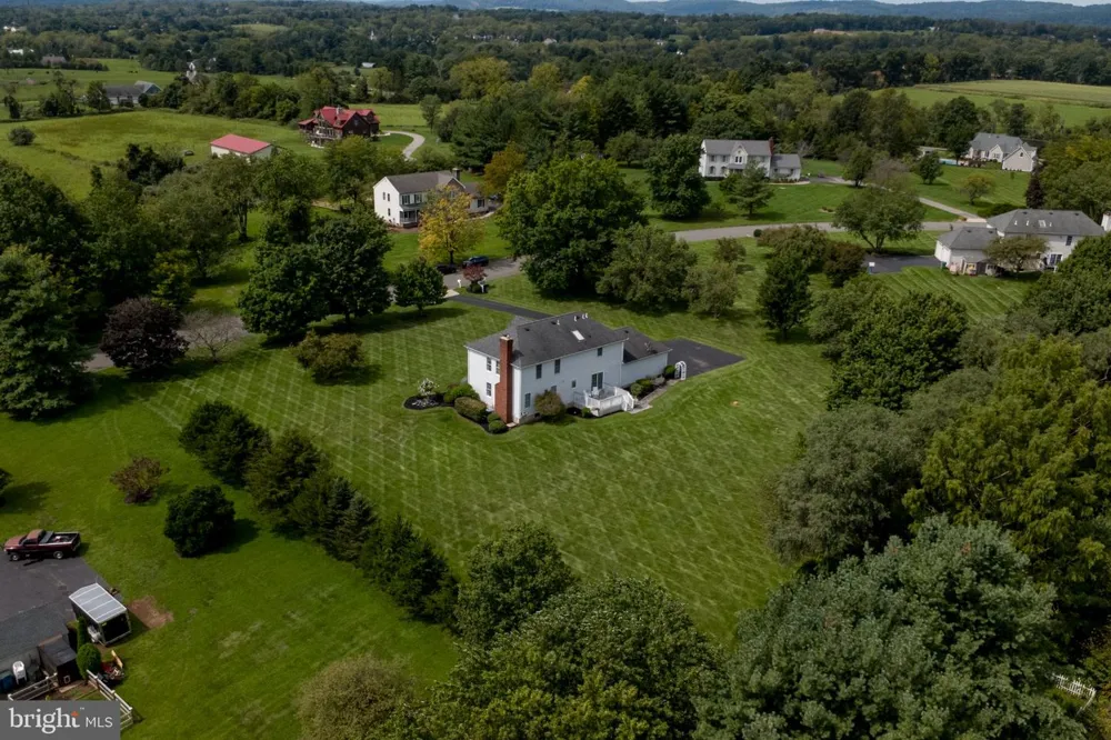 25 FARMHOUSE ROAD Milford, NJ 08848