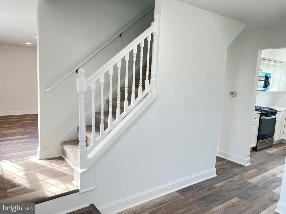 412 ROBIN LANE Williamstown, NJ 08094