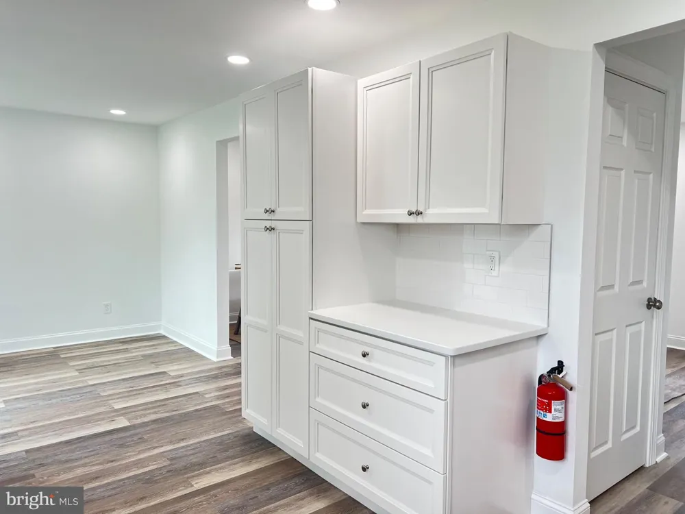 412 ROBIN LANE Williamstown, NJ 08094