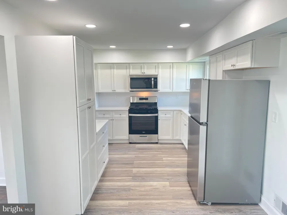 412 ROBIN LANE Williamstown, NJ 08094