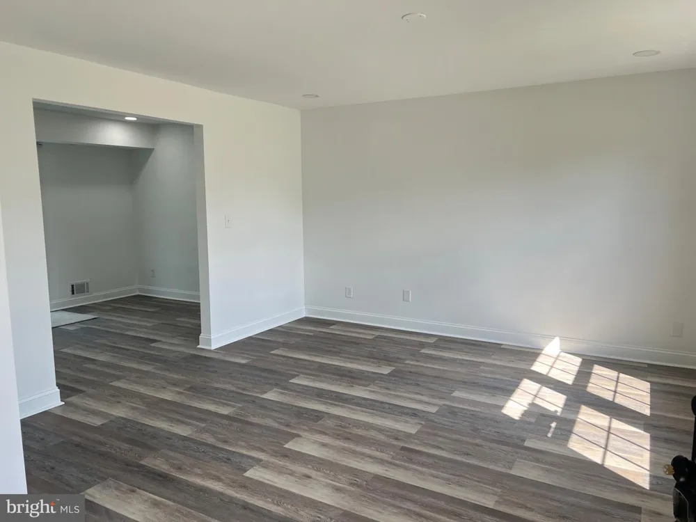 412 ROBIN LANE Williamstown, NJ 08094