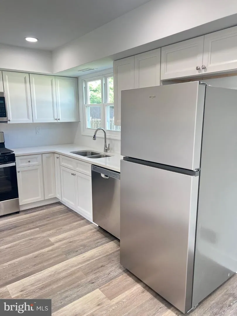 412 ROBIN LANE Williamstown, NJ 08094