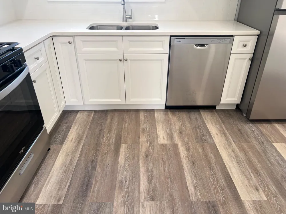 412 ROBIN LANE Williamstown, NJ 08094