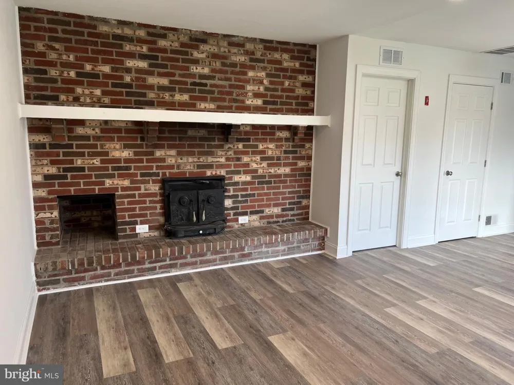 412 ROBIN LANE Williamstown, NJ 08094