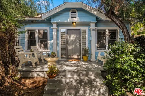 805 Crestmoore Place