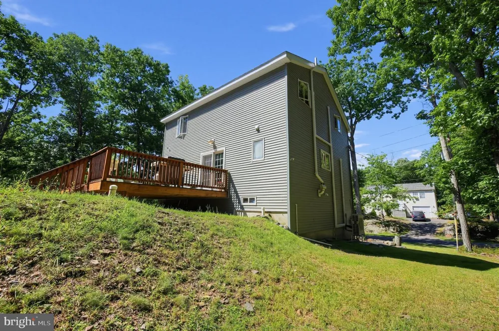 225 WHIPPOORWILL DRIVE Lehman, PA 18324