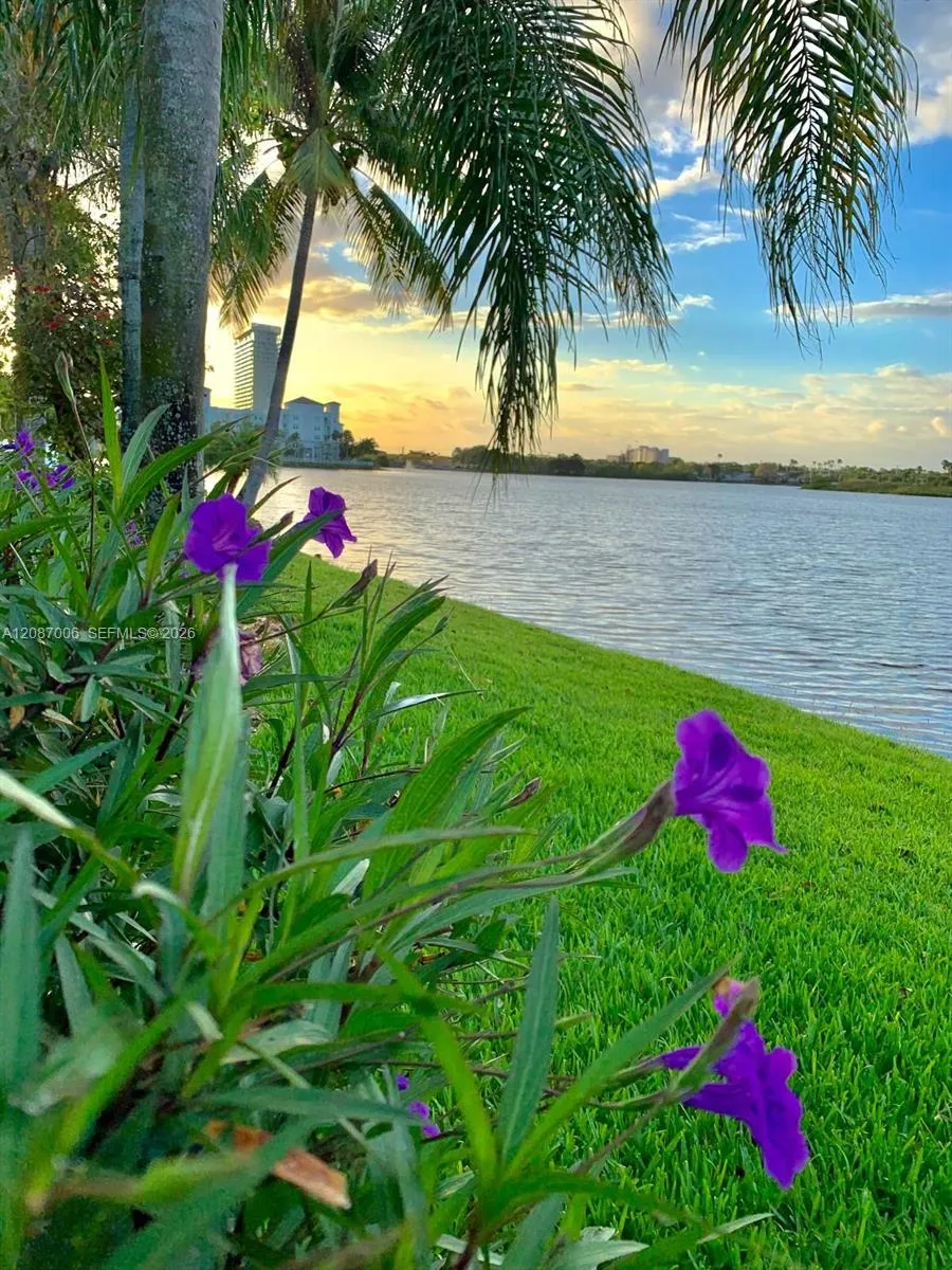 13832 NW 22nd St Sunrise, FL 33323