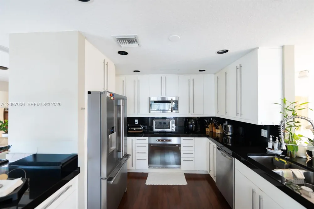13832 NW 22nd St Sunrise, FL 33323