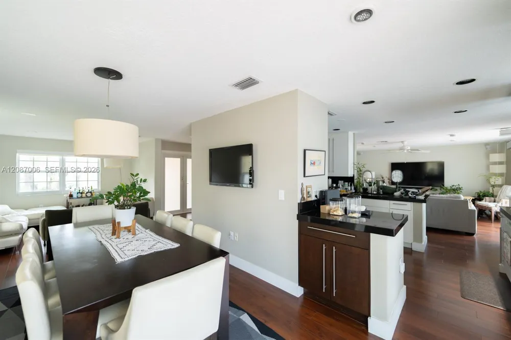 13832 NW 22nd St Sunrise, FL 33323
