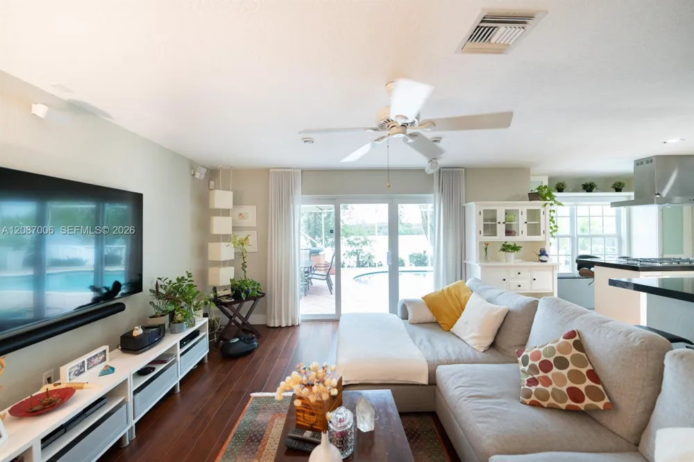 13832 NW 22nd St Sunrise, FL 33323