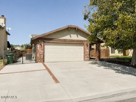 2533 Topaz Lane Lancaster, CA 93535