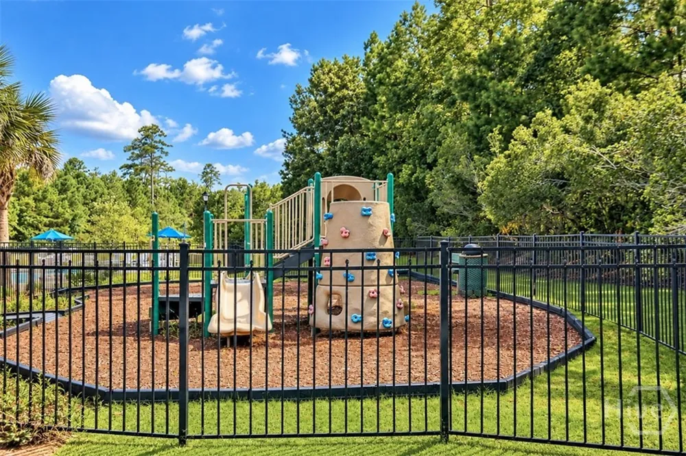 160 CHAPEL Lake S Savannah, GA 31419