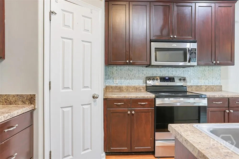 160 CHAPEL Lake S Savannah, GA 31419