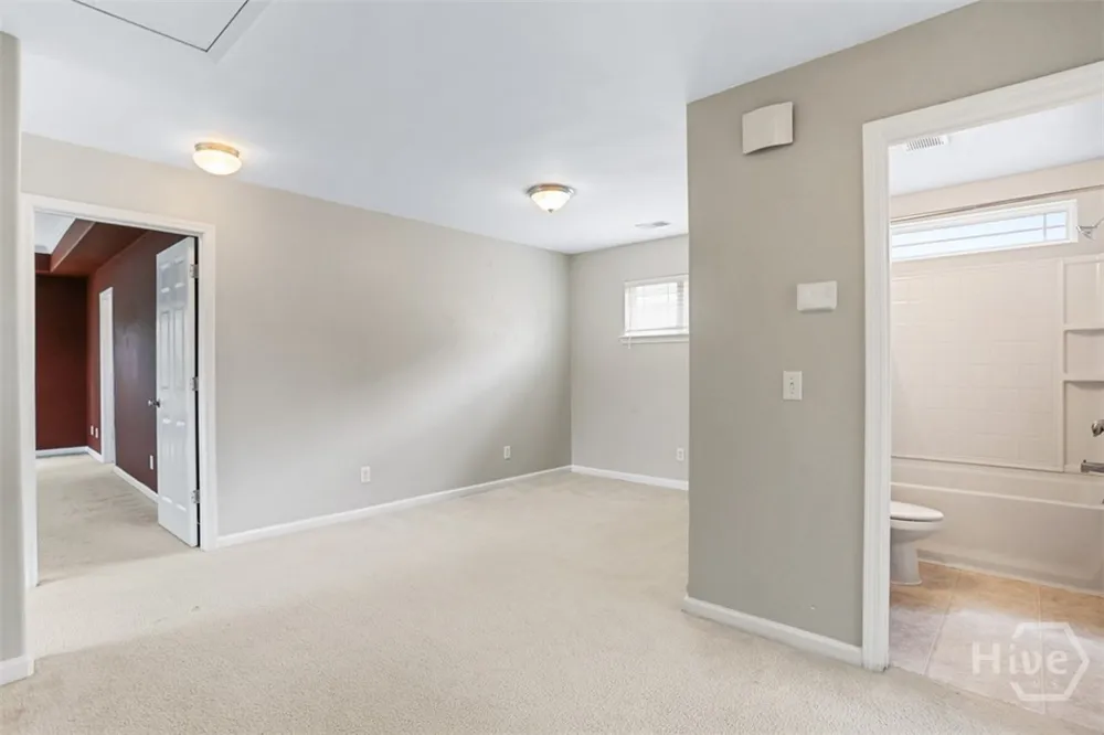 160 CHAPEL Lake S Savannah, GA 31419