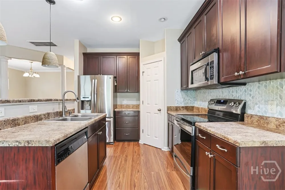 160 CHAPEL Lake S Savannah, GA 31419