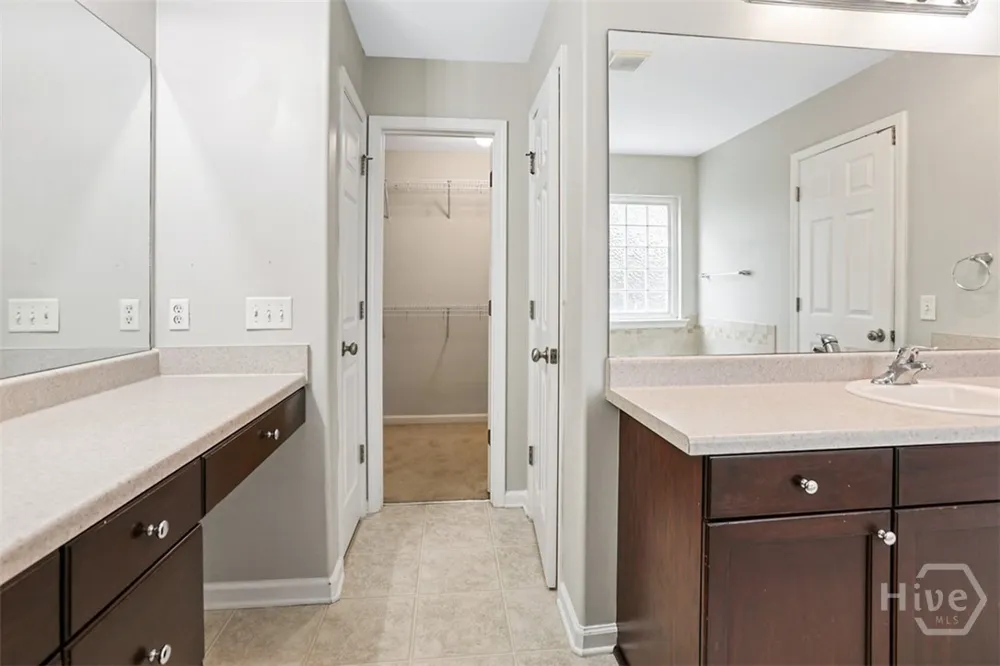 160 CHAPEL Lake S Savannah, GA 31419