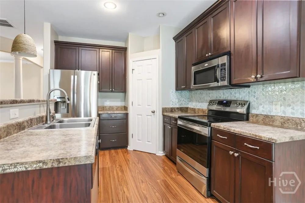 160 CHAPEL Lake S Savannah, GA 31419