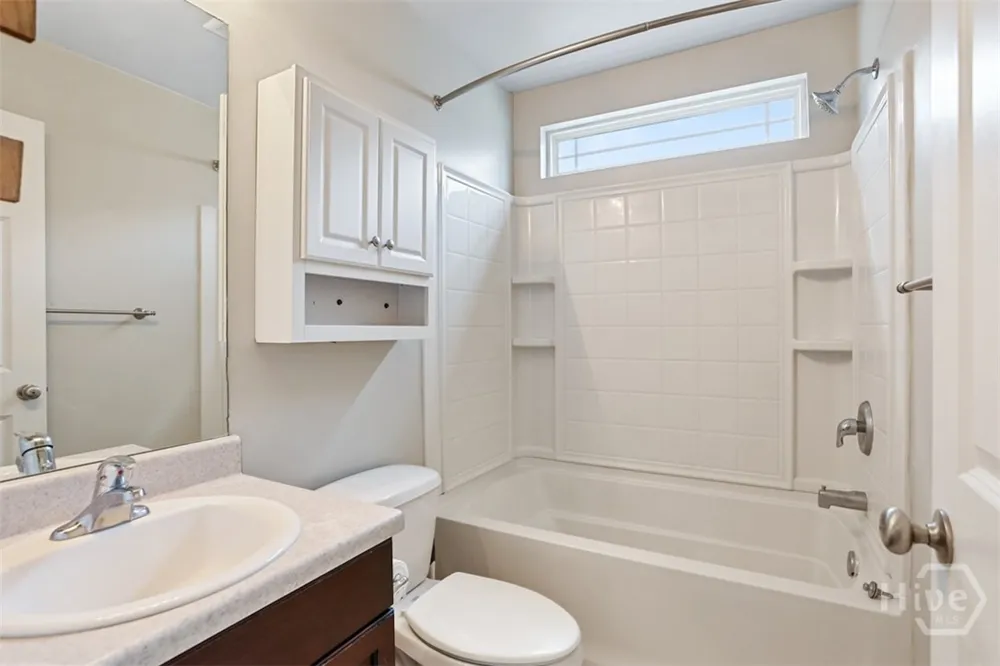 160 CHAPEL Lake S Savannah, GA 31419