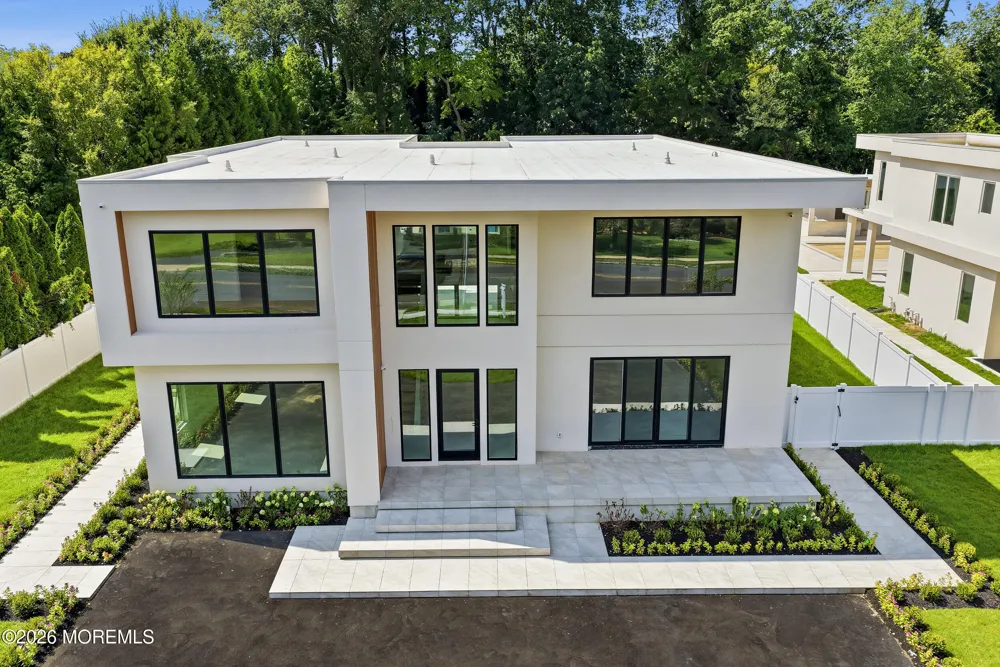 46 Whalepond Road Oakhurst, NJ 07755