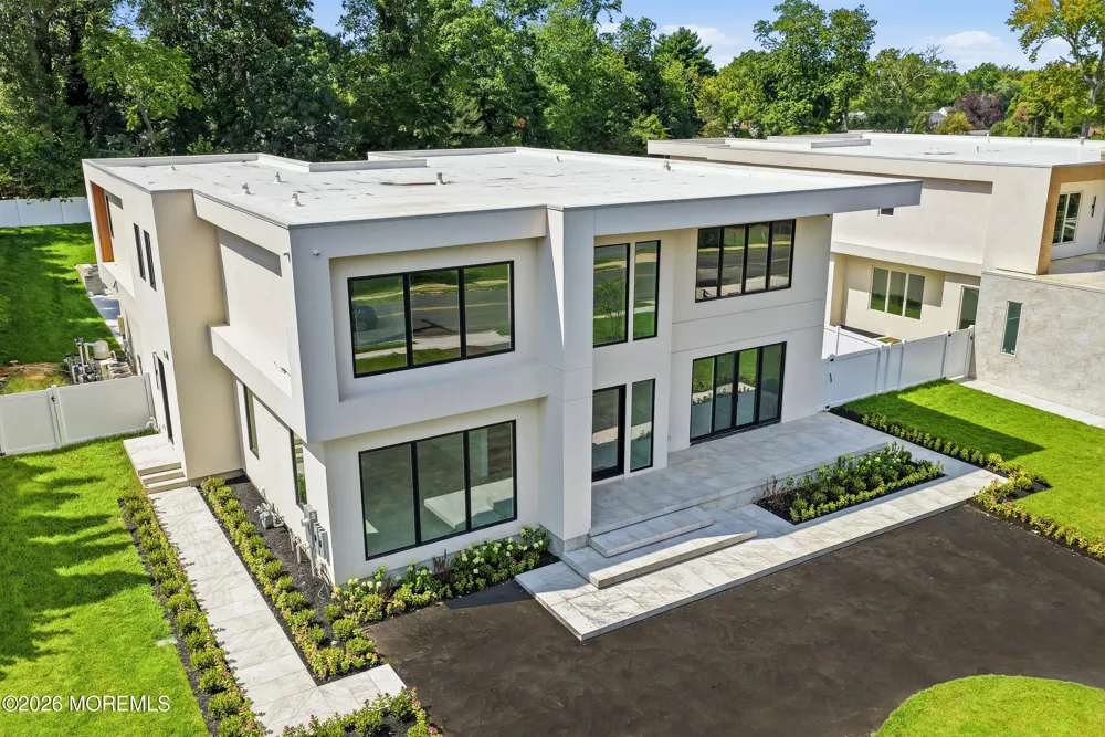 46 Whalepond Road Oakhurst, NJ 07755