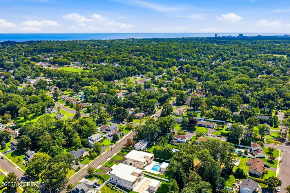 46 Whalepond Road Oakhurst, NJ 07755