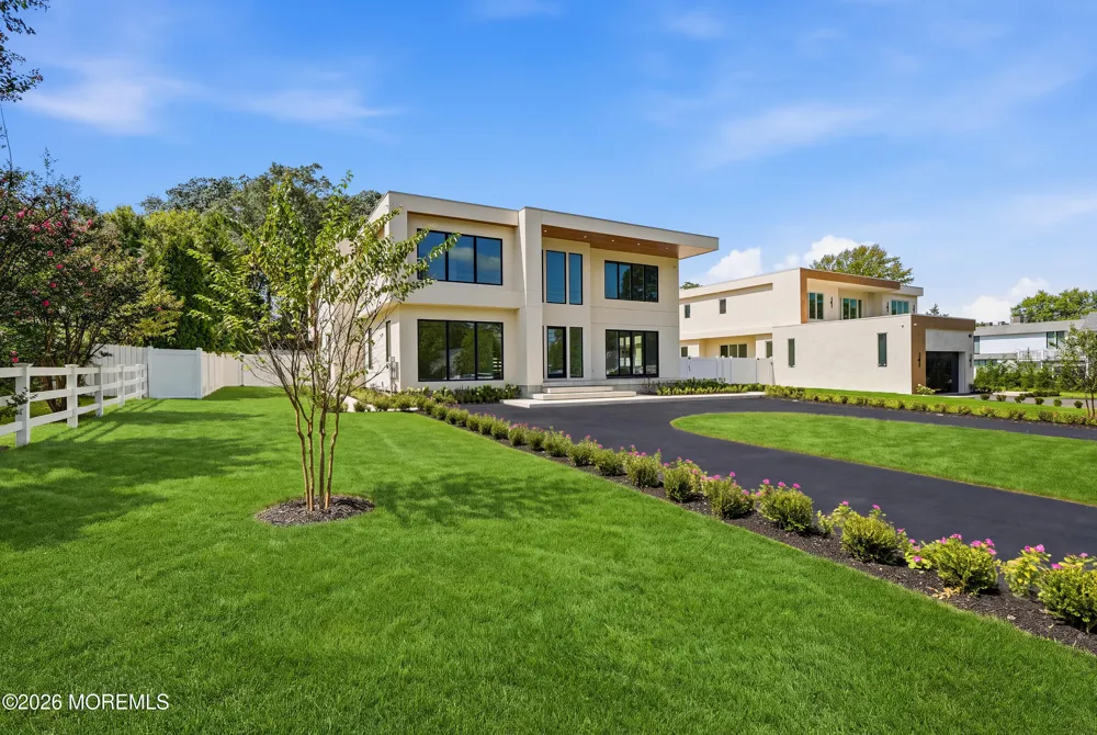 46 Whalepond Road Oakhurst, NJ 07755