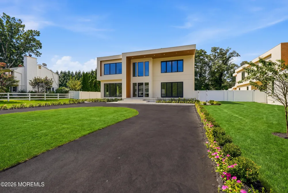 46 Whalepond Road Oakhurst, NJ 07755
