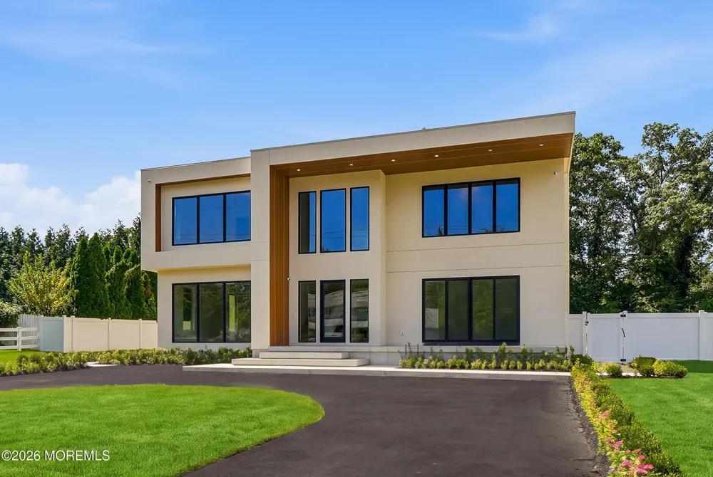 46 Whalepond Road Oakhurst, NJ 07755