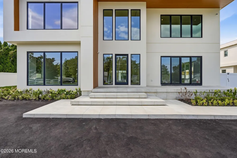 46 Whalepond Road Oakhurst, NJ 07755
