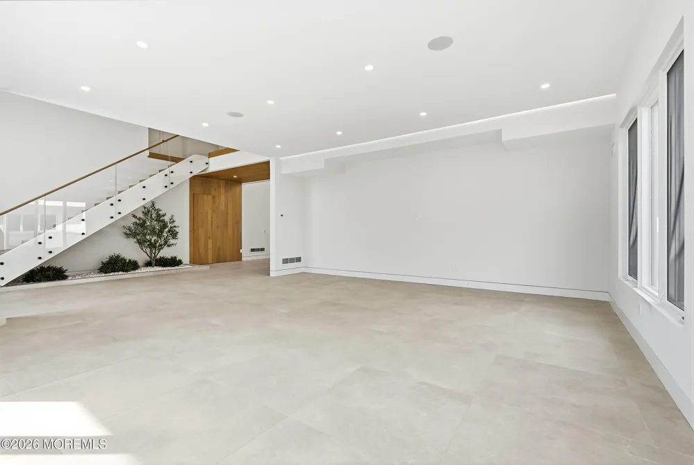 46 Whalepond Road Oakhurst, NJ 07755