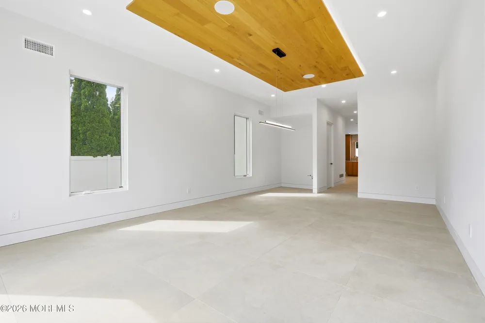 46 Whalepond Road Oakhurst, NJ 07755