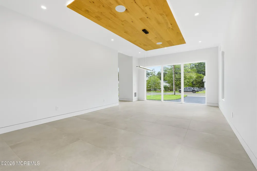 46 Whalepond Road Oakhurst, NJ 07755