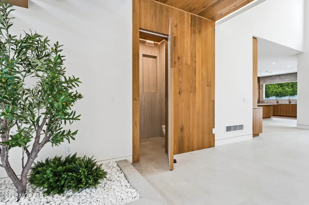 46 Whalepond Road Oakhurst, NJ 07755