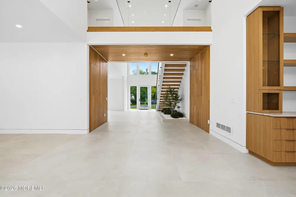 46 Whalepond Road Oakhurst, NJ 07755