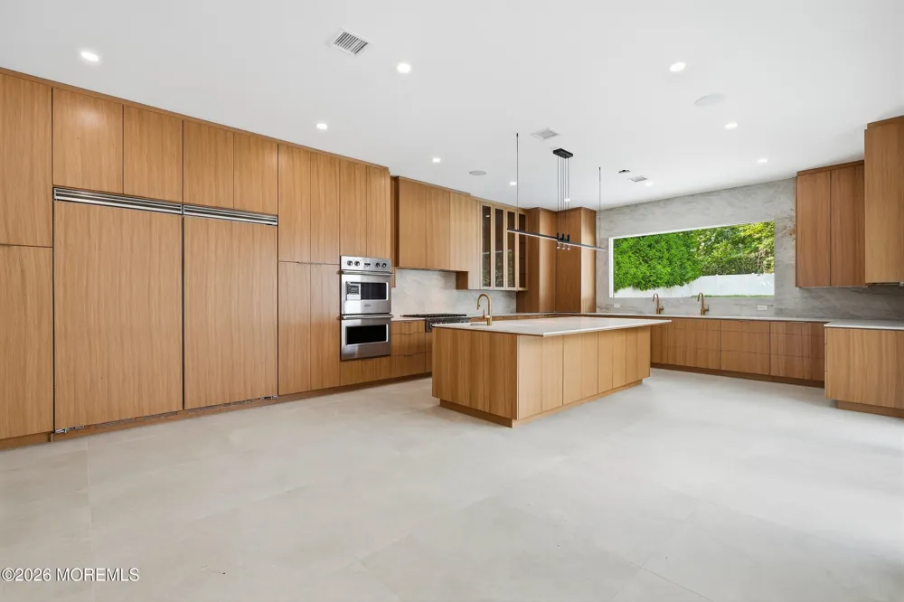 46 Whalepond Road Oakhurst, NJ 07755