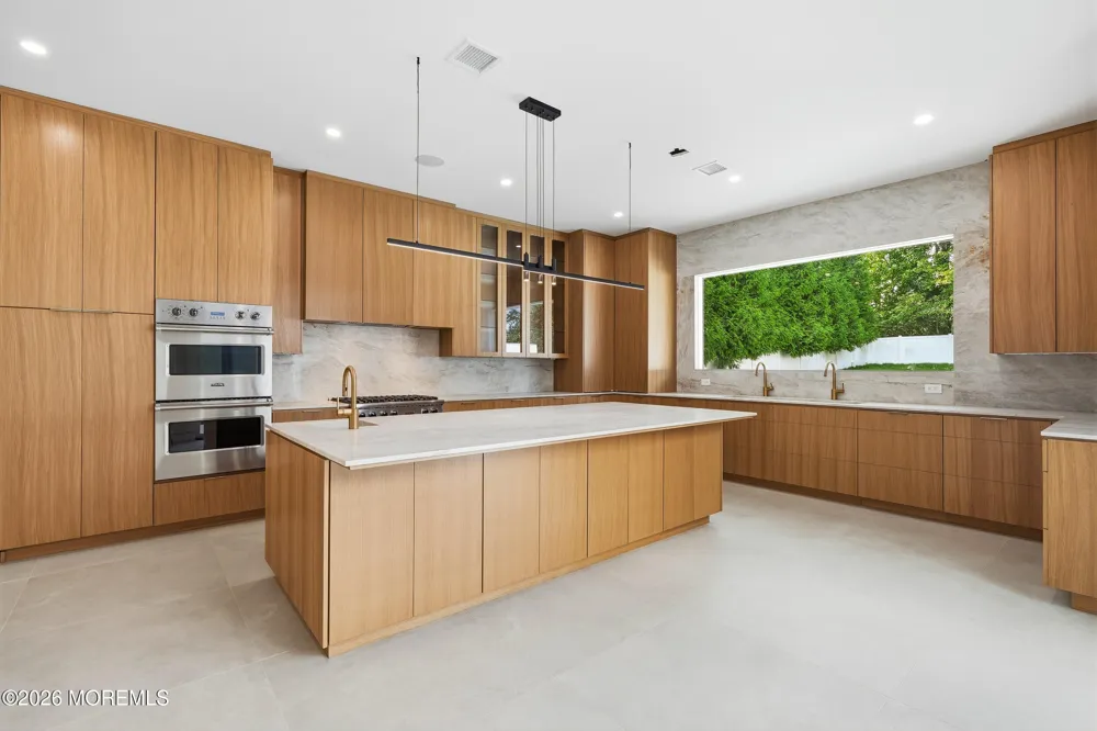 46 Whalepond Road Oakhurst, NJ 07755