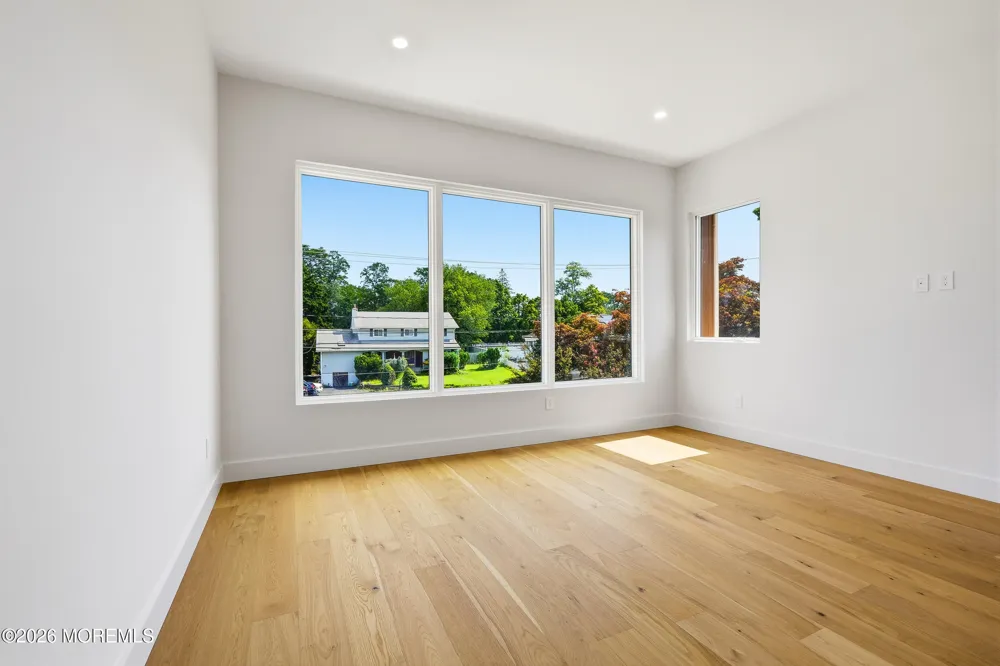 46 Whalepond Road Oakhurst, NJ 07755