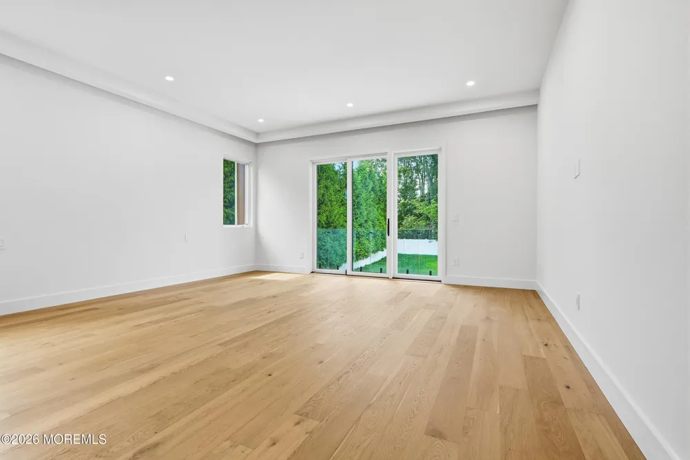 46 Whalepond Road Oakhurst, NJ 07755