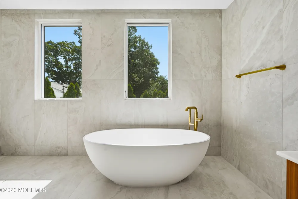 46 Whalepond Road Oakhurst, NJ 07755