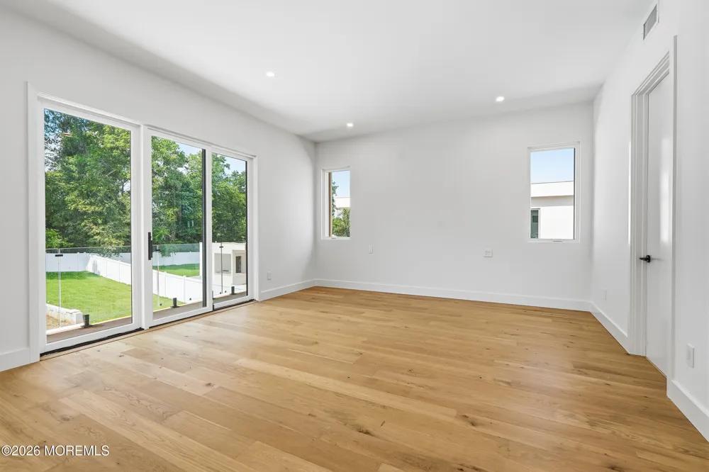 46 Whalepond Road Oakhurst, NJ 07755