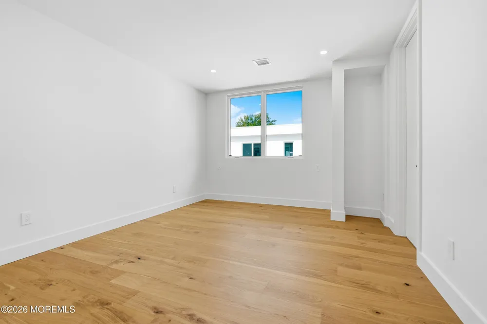 46 Whalepond Road Oakhurst, NJ 07755