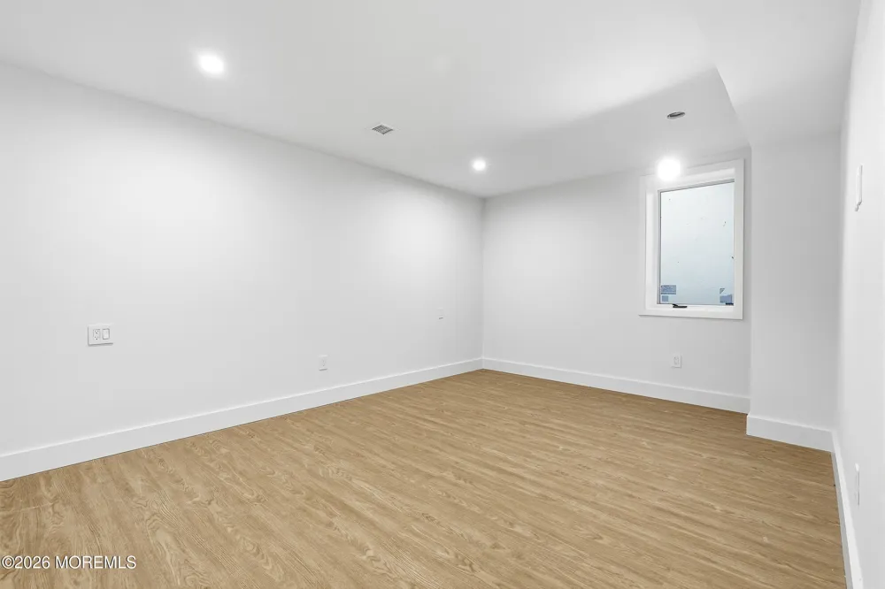46 Whalepond Road Oakhurst, NJ 07755