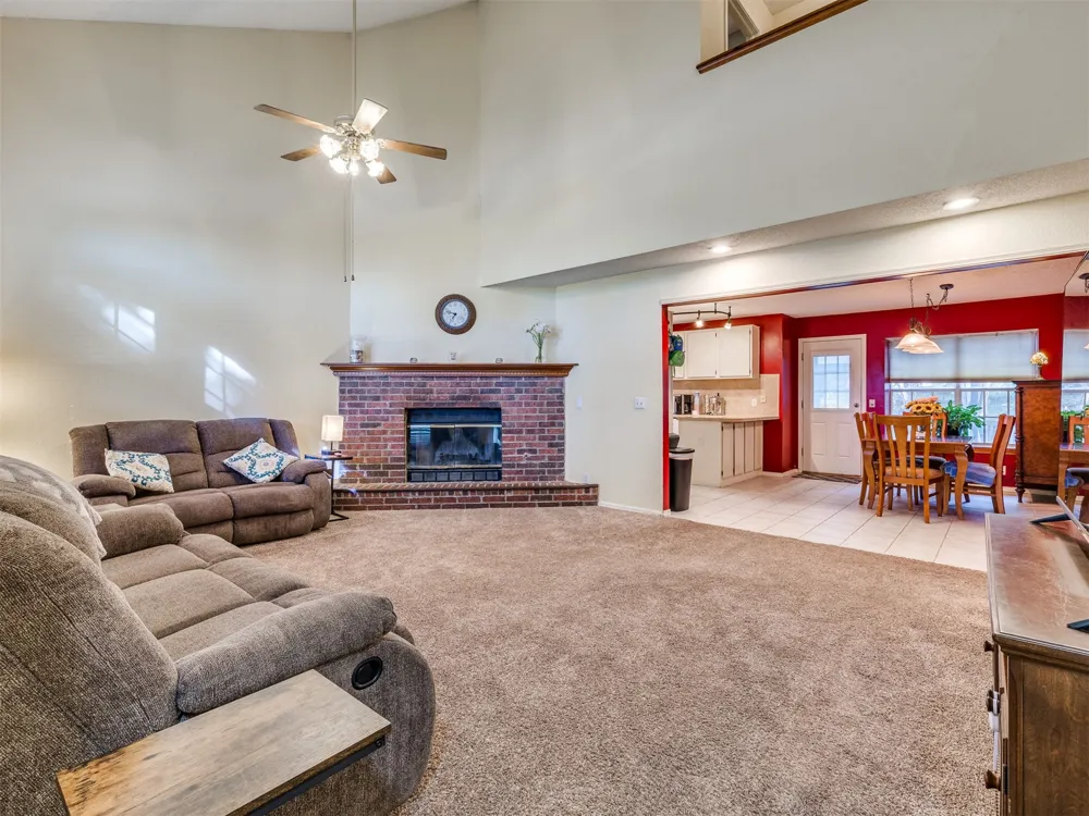 1202 W Los Angeles Circle Broken Arrow, OK 74011