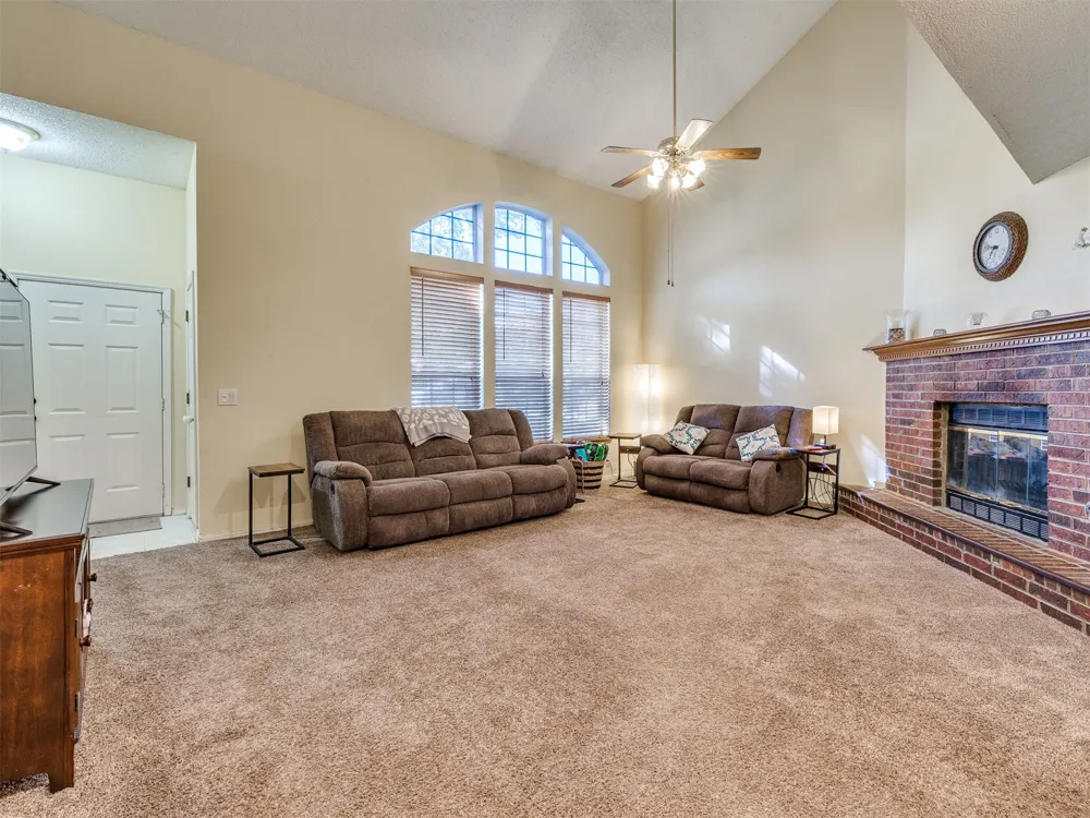 1202 W Los Angeles Circle Broken Arrow, OK 74011