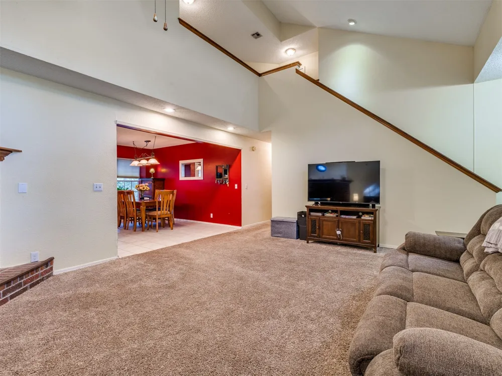1202 W Los Angeles Circle Broken Arrow, OK 74011